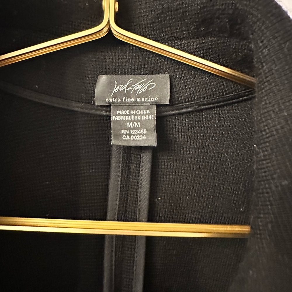 Lord & Taylor 100% Merino Wool blazer. Vintage, date-night, business casual - Picture 4 of 6